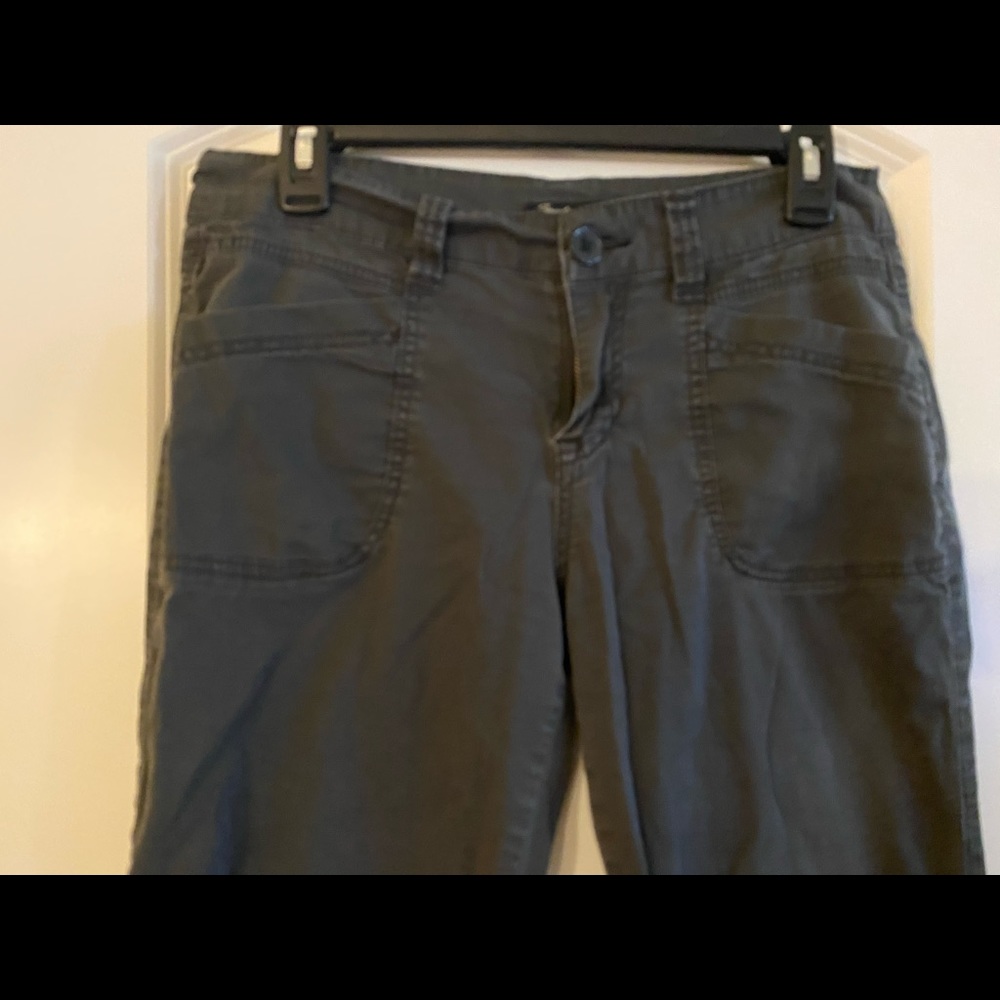 Supplies crop pants